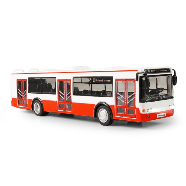 Autobus česky hlásí zastávky