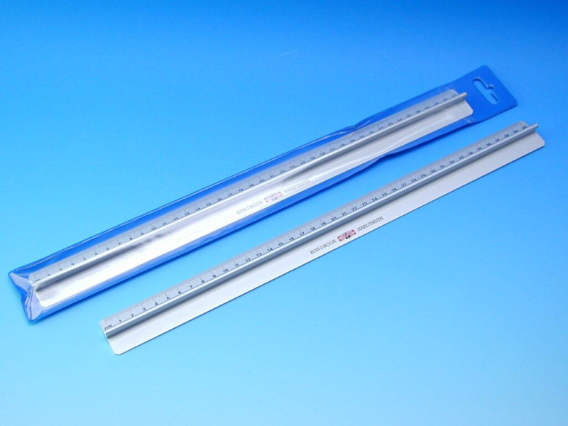 Pravítko 40cm kovové s úchytem